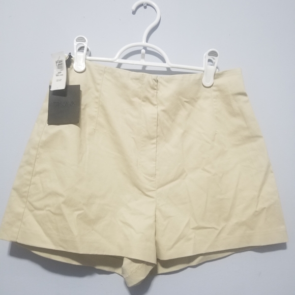 Aritzia Talula High Rise Short - Picture 1 of 2